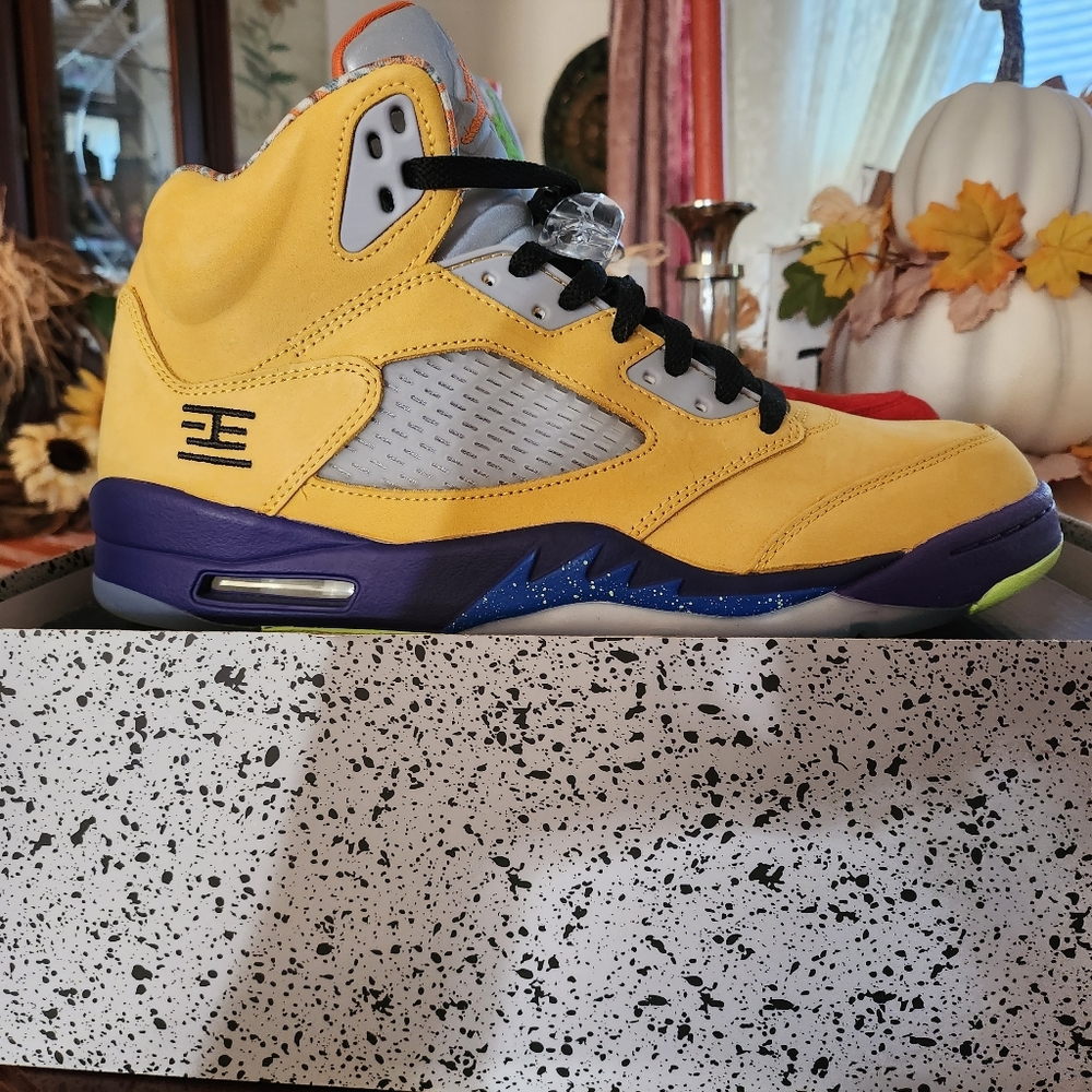 Air jordan retro v 5 what the size 105 VVNDS